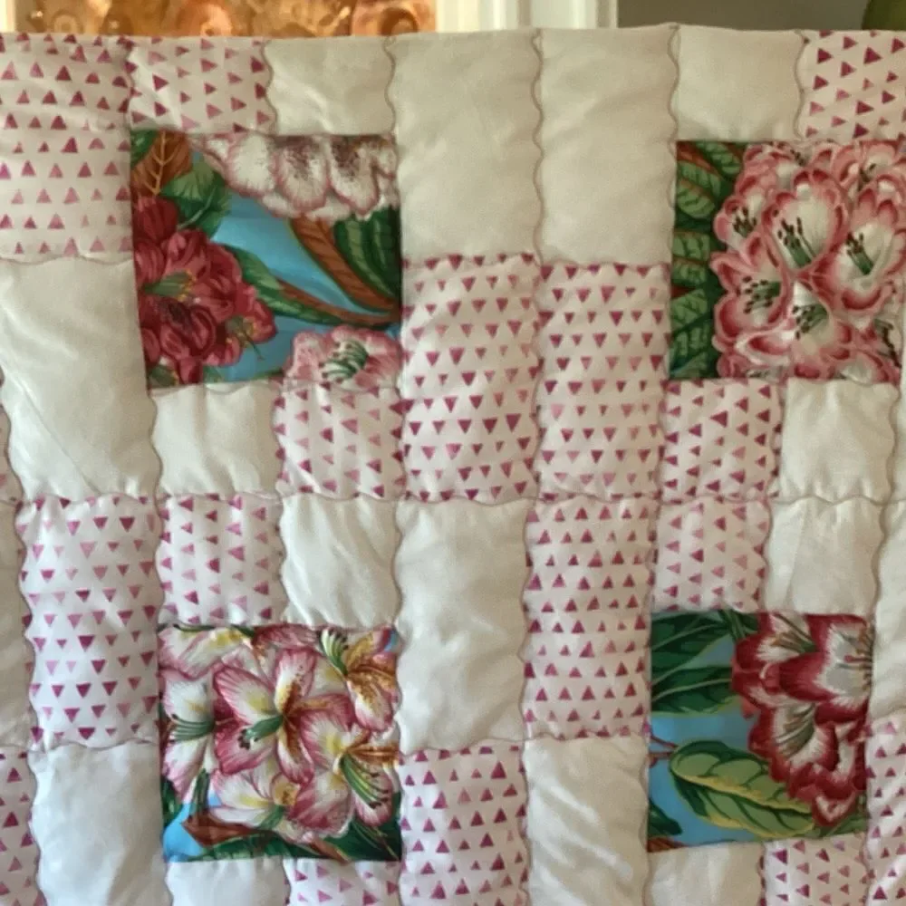NWT. Hand Craffted Beautiful Floral Print Quilt